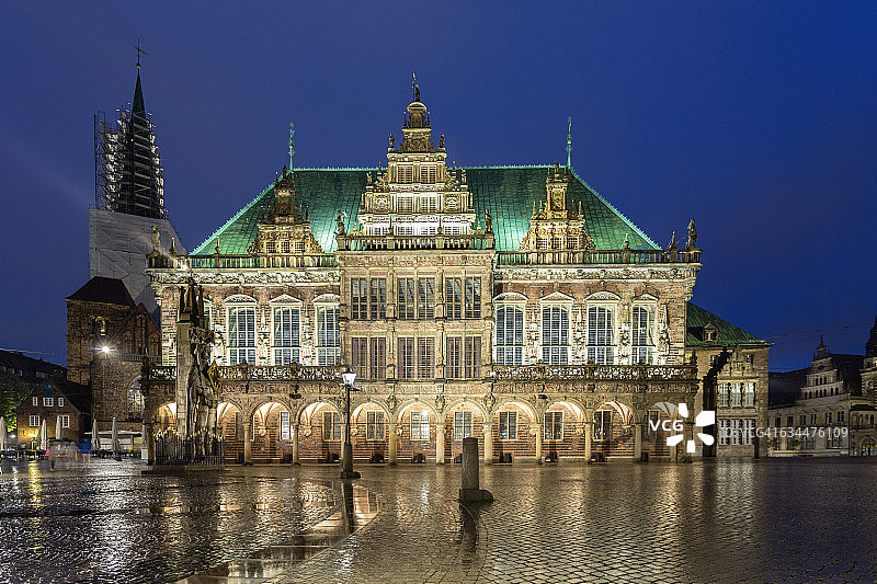 德国不莱梅：夜幕下的不莱梅市政厅图片素材
