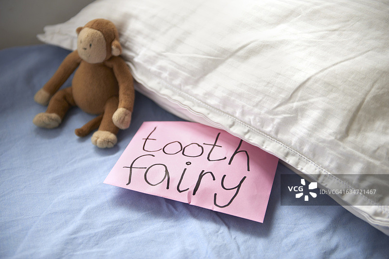 枕头下的牙仙子信封图片素材