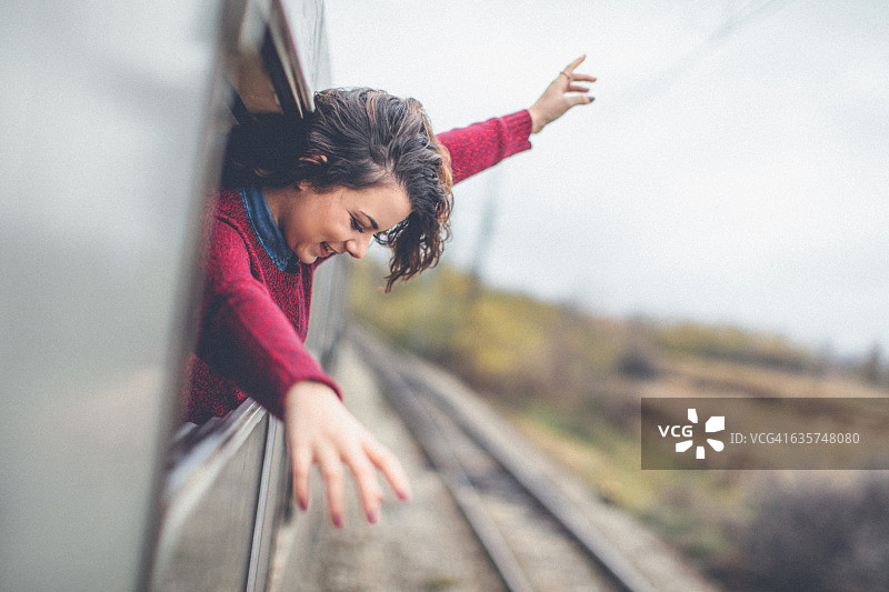 在火车上玩耍图片素材