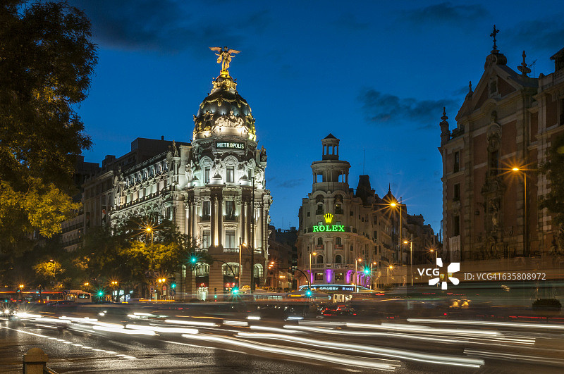 西班牙马德里格兰大道夜景图片素材