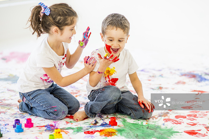 快乐玩颜料图片素材