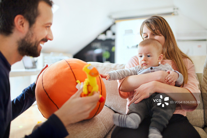 和父母一起玩耍图片素材