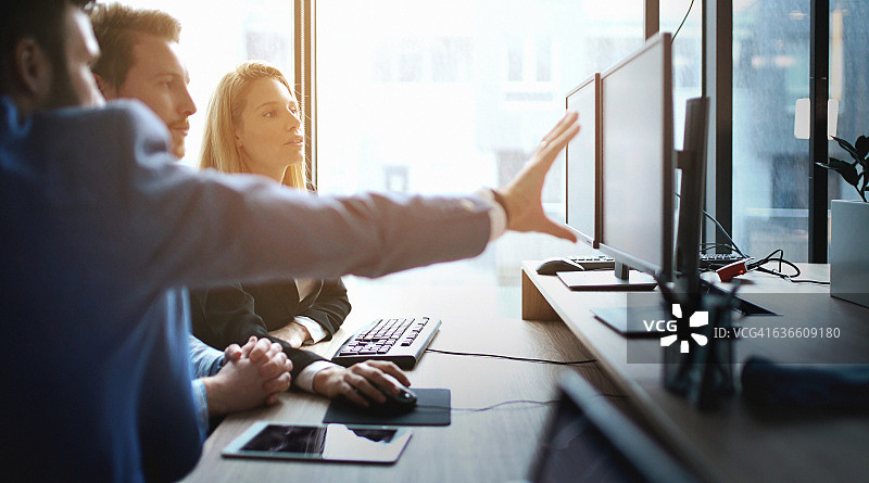 工作中的开发者图片素材