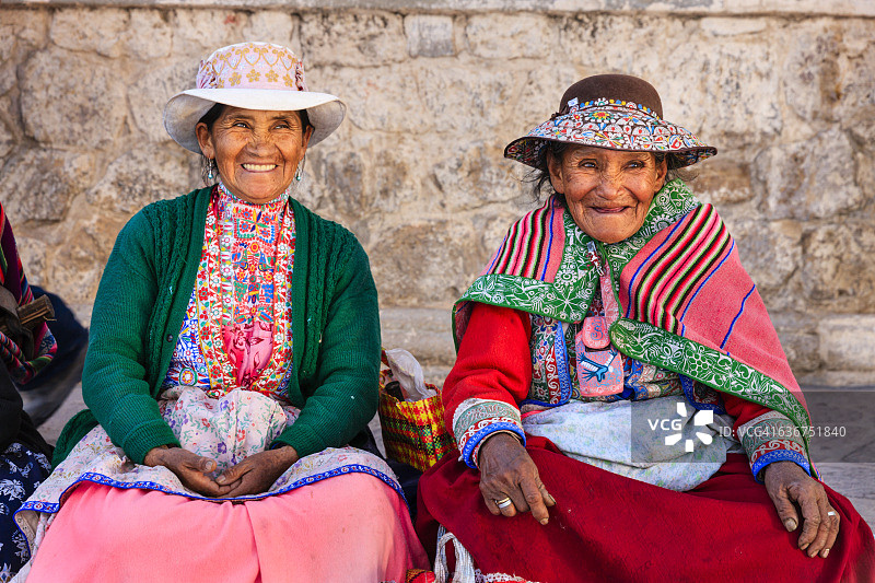 身穿民族服装的秘鲁妇女，奇瓦伊，秘鲁图片素材