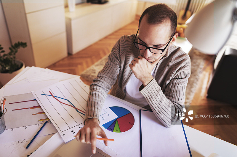 商人分析图表图片素材