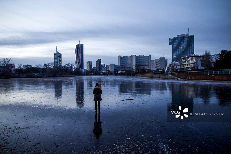维也纳多瑙城倒影图片素材