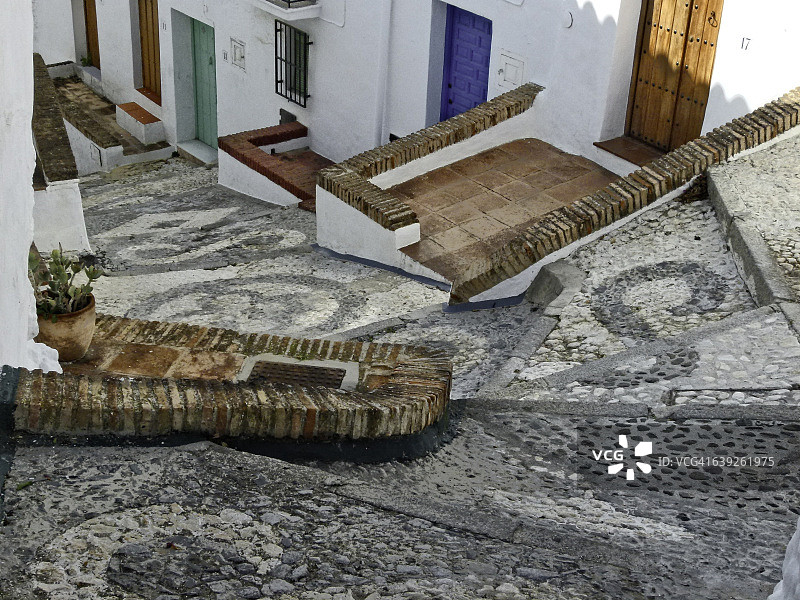 弗里希利亚纳的门道和石头街道图片素材