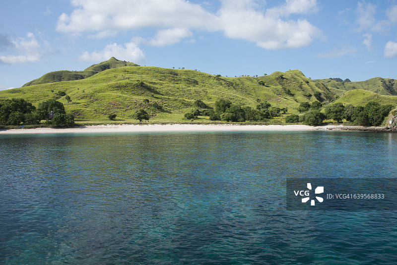 科莫多国家公园萨武海沿岸粉色海滩的热门浮潜区，科莫多岛，印度尼西亚图片素材