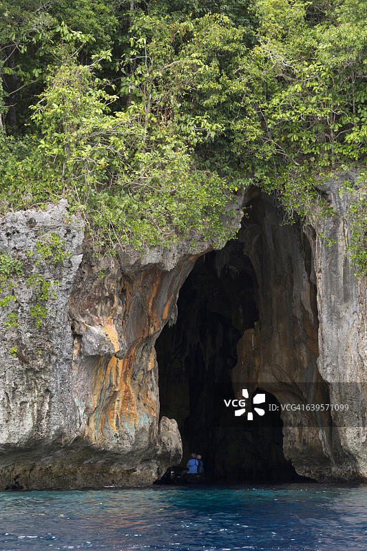 汤加瓦瓦乌群岛尼亚富附近的燕子洞图片素材