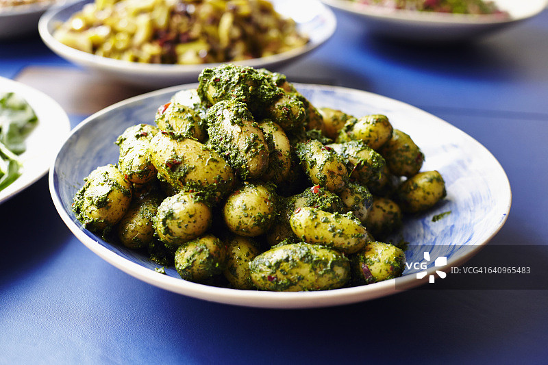 餐盘中准备好的土豆特写图片素材