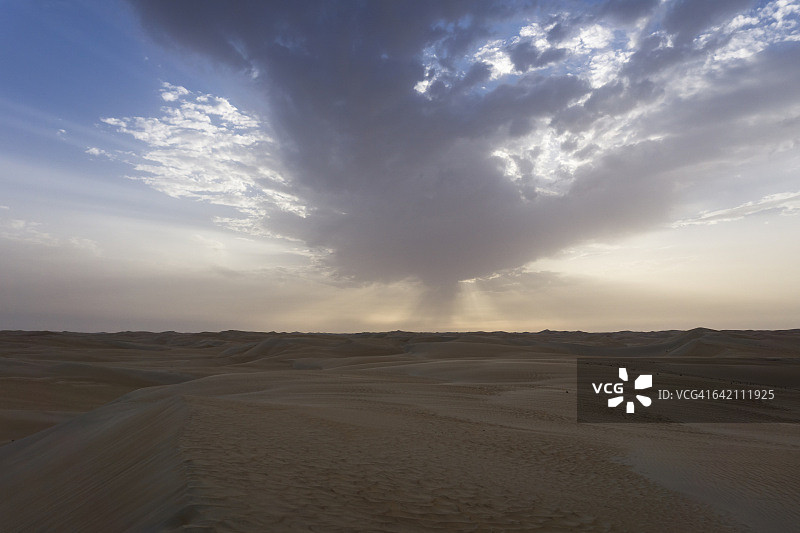 阿联酋鲁卜哈利沙漠暮光图片素材