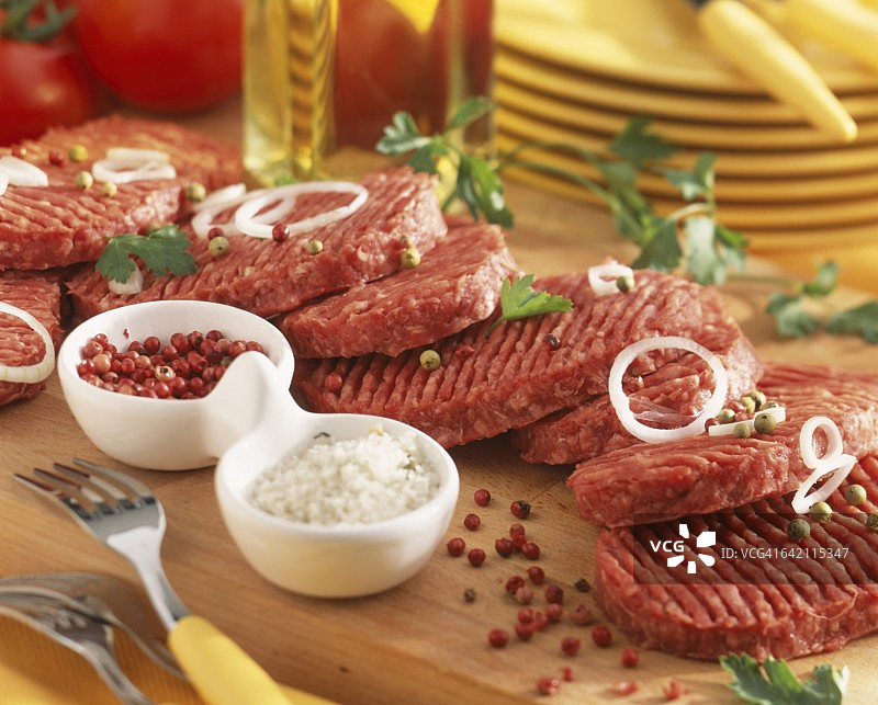生牛肉汉堡图片素材