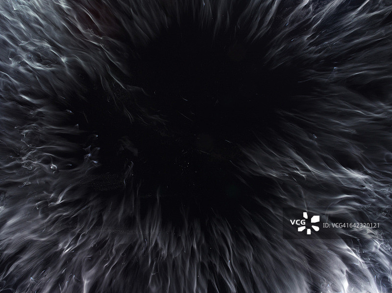 液氮形成的鸢尾花图片素材