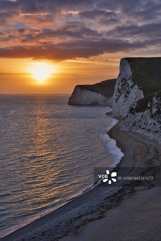 日落时分的蝙蝠头图片素材