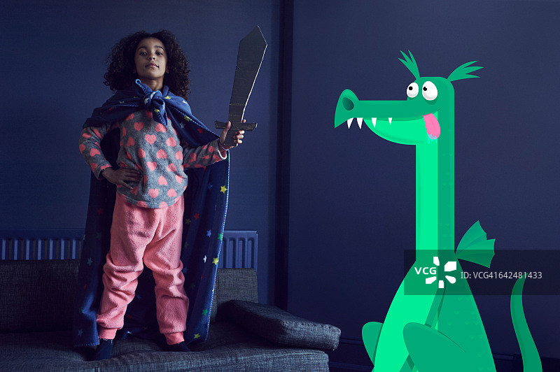 装扮成骑士与龙的女孩图片素材