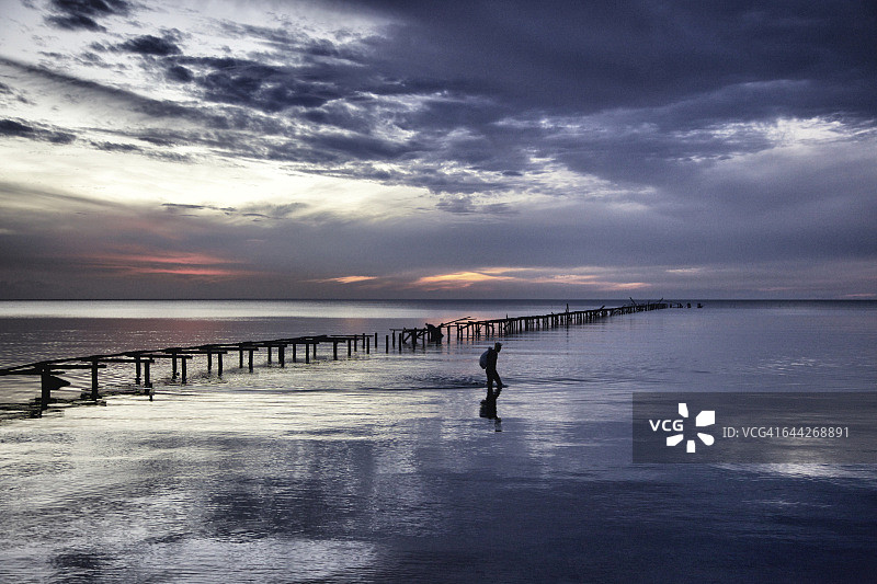 青年岛黄昏图片素材