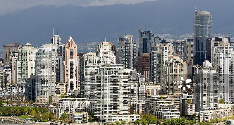 温哥华市中心的新公寓楼图片素材