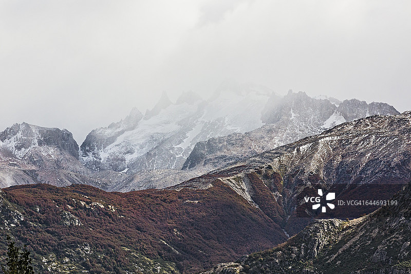 白雪皑皑的巴塔哥尼亚山脉图片素材