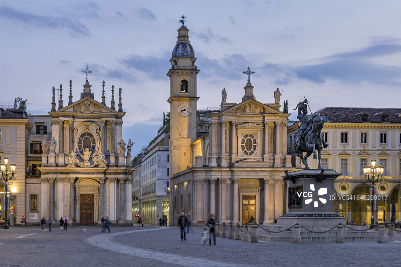 都灵圣卡洛广场黄昏时分图片素材