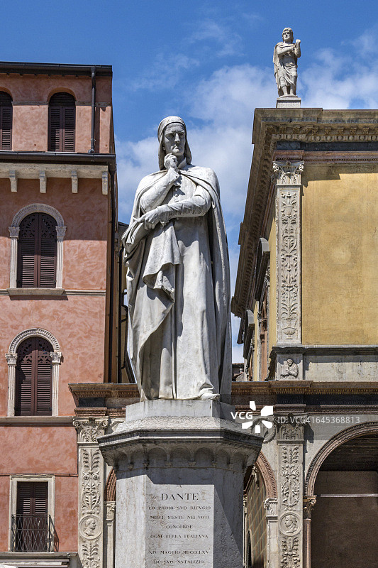 维罗纳领主广场和但丁雕像图片素材