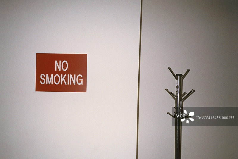 禁止吸烟标志和帽架图片素材