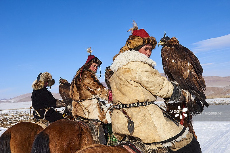 蒙古国巴彦乌列盖省猎鹰人图片素材