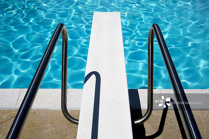 游泳池跳水板图片素材