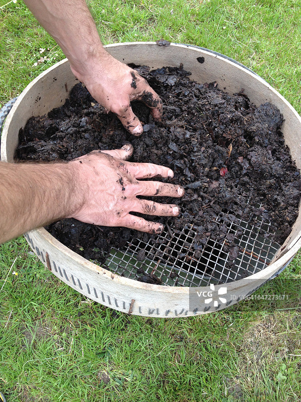 弄脏双手图片素材