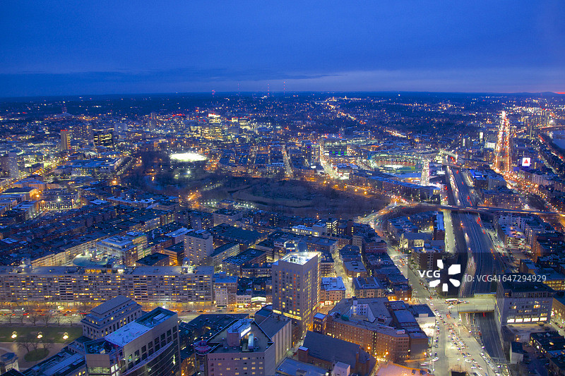 黄昏时分波士顿芬威区鸟瞰图片素材