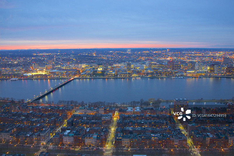 高空俯瞰后湾区、查尔斯河与剑桥图片素材