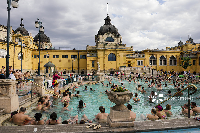 匈牙利布达佩斯塞切尼温泉浴场图片素材
