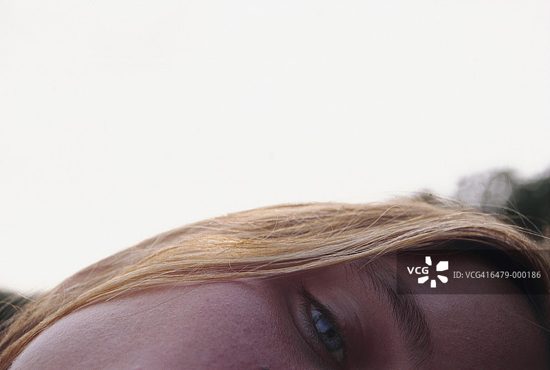 女孩的半张脸图片素材