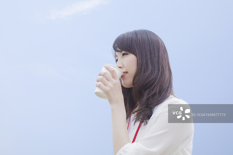 喝咖啡的日本女人图片素材