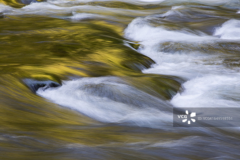 鹰溪水面倒影潘趣碗瀑布图片素材