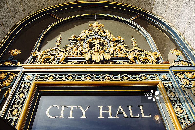 旧金山市政厅标志的仰视角度，美国加利福尼亚州图片素材