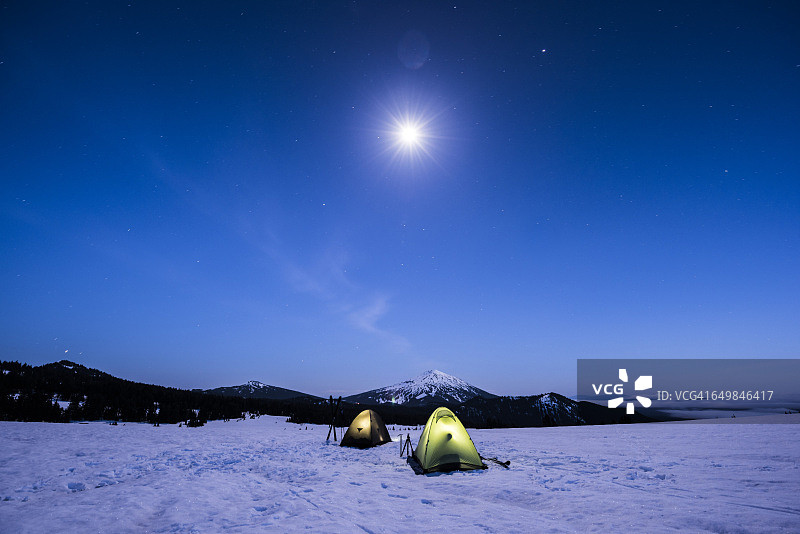 雪地露营图片素材