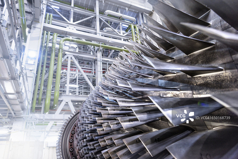 燃气发电站维修中的燃气轮机图片素材