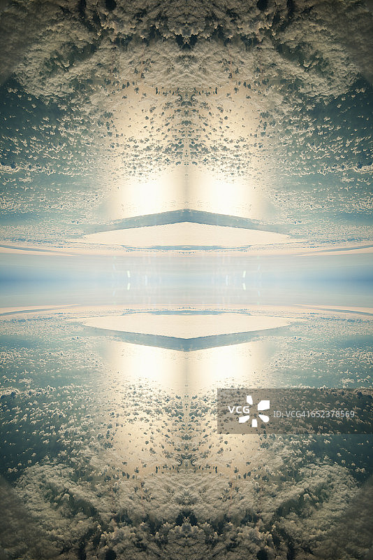 海洋上空的卷积云图片素材