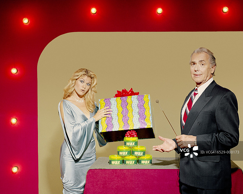 电视节目主持人与助手图片素材