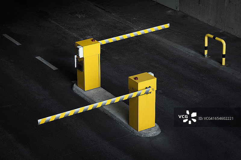 停车场里的起落杆图片素材