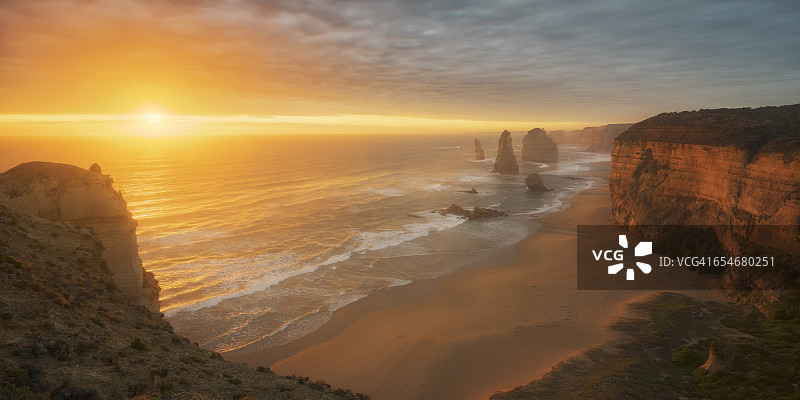 黄昏下的十二使徒岩，大洋路，澳大利亚维多利亚州图片素材