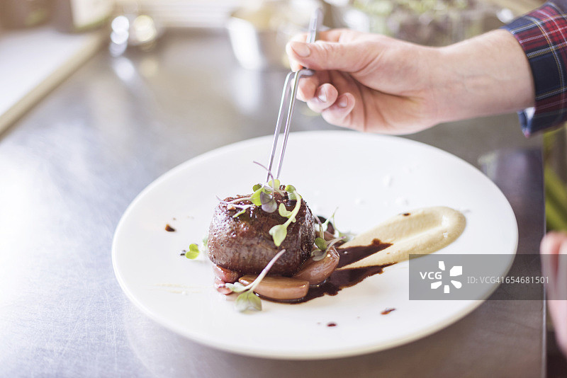 装饰餐点的豆芽，波兰热舒夫图片素材