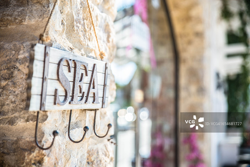 带有“海”字的标志和衣架图片素材