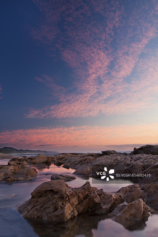 南非维达尔角，海面上美丽的柔和日出图片素材