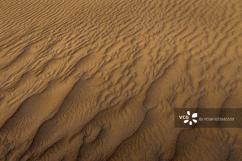 达什特卡维尔沙漠沙丘上的图案图片素材