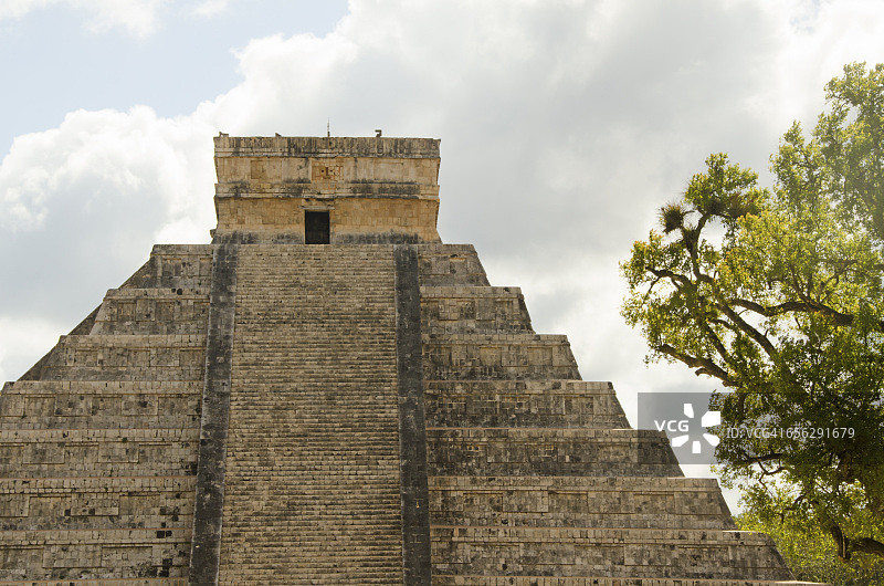 墨西哥尤卡坦半岛奇琴伊察库库尔坎玛雅金字塔图片素材