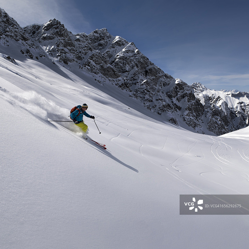 法国上阿尔卑斯山凯拉斯自然公园圣韦朗隆盖特山滑雪登山图片素材