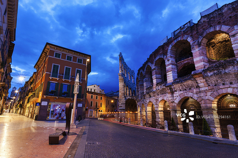 意大利维罗纳布拉广场的维罗纳竞技场图片素材