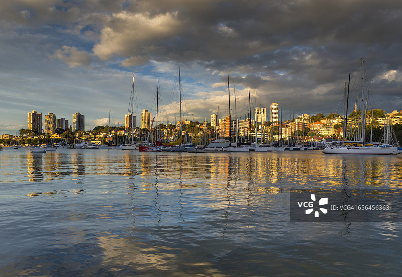 日落时的拉什卡特斯湾图片素材