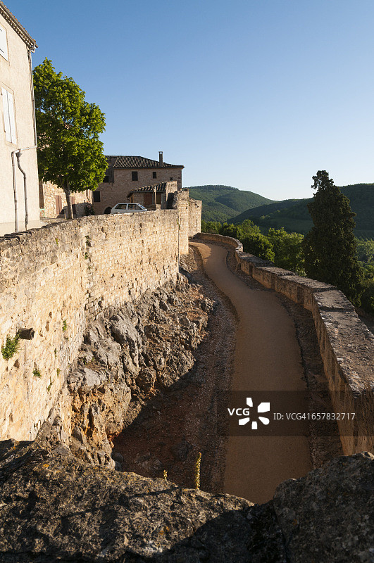 皮塞尔西村的城门和城墙图片素材